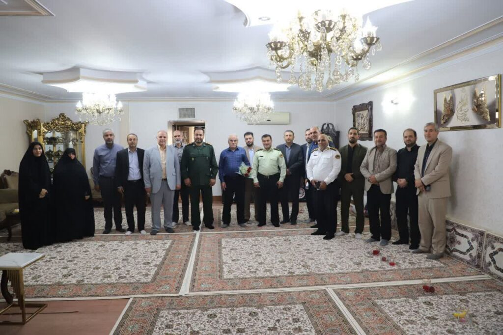 تجلیل فرمانده سپاه ری و مدیران شهری قیامدشت از آزادگان سرافراز
