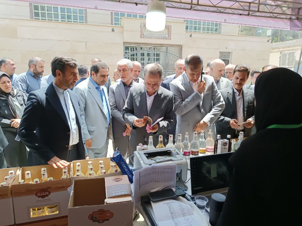 آئین افتتاح دومین جشنواره مهر گلاب استان تهران باحضور مسئولین در شهرستان ری برگزار شد